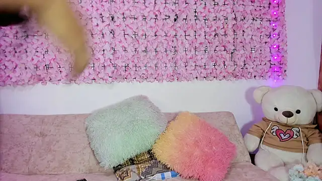 Lynda Bonnie online show from November 3, 1:45 pm