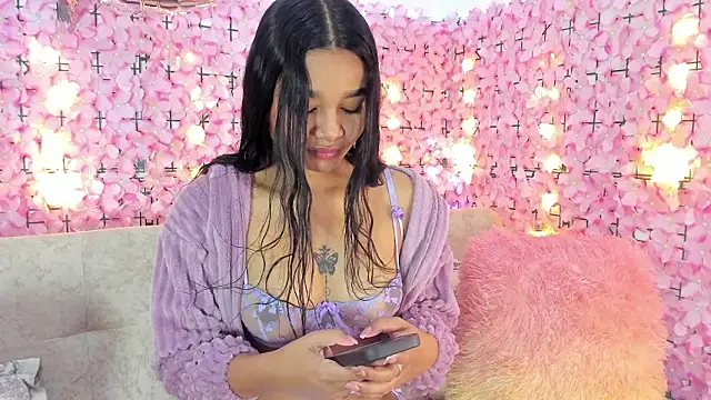 Lynda Bonnie online show from February 20, 3:01 pm