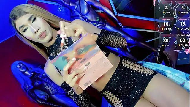 emelly horny  online show from November 11, 7:14 pm