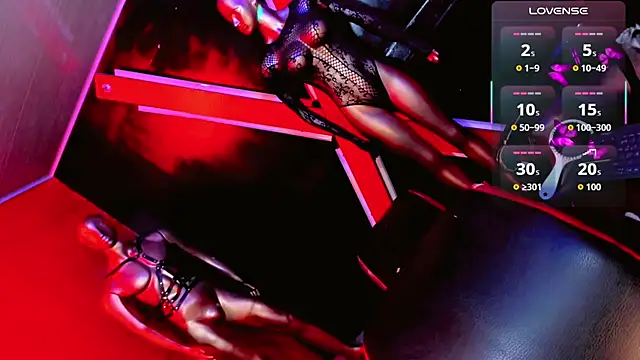 Snapshot of emelly_horny_ chatting on March 27, 7:35 pm emelly horny online show from March 27, 7:35 pm