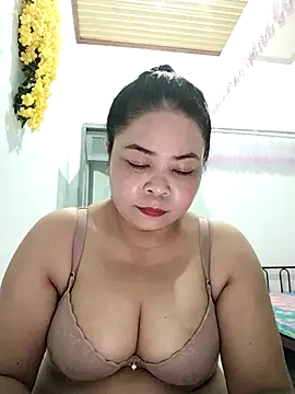 Baby-bigtits2024 online show from February 12, 1:27 pm