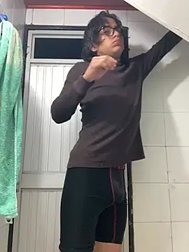 Snapshot of shadowsofgarden chatting on February 17, 3:47 am shadowsofgarden online show from February 17, 3:47 am