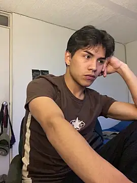 Snapshot of shadowsofgarden chatting on April 5, 10:51 pm shadowsofgarden online show from April 5, 10:51 pm