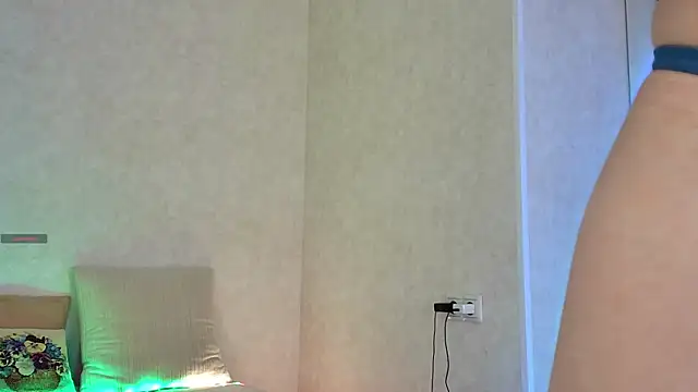 Snapshot of Roseaa chatting on April 23, 1:57 pm Roseaa online show from April 23, 1:57 pm