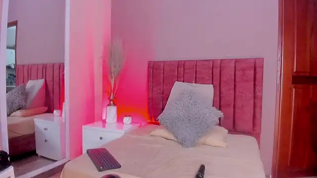 MiaHertz online show from February 8, 3:15 pm