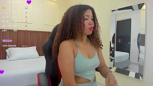 MELINAMARTINS online show from February 12, 7:24 pm