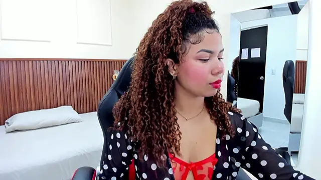 MELINAMARTINS online show from February 24, 7:41 pm