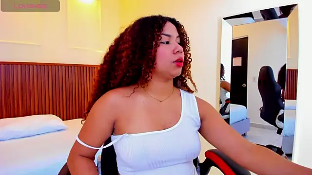 MELINAMARTINS online show from March 10, 7:18 pm