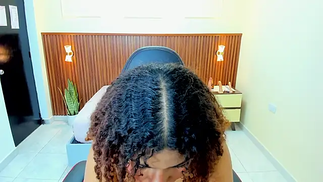 MELINAMARTINS online show from March 13, 7:28 pm