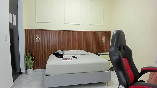 MELINAMARTINS online show from September 23, 7:28 pm