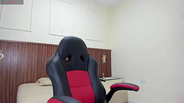 MELINAMARTINS online show from September 26, 7:29 pm