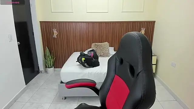 MELINAMARTINS online show from November 25, 7:03 pm