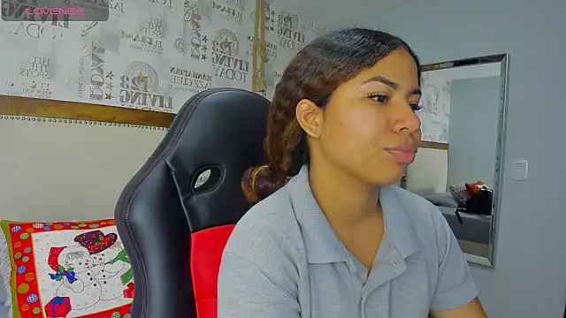 MELINAMARTINS online show from December 17, 7:09 pm