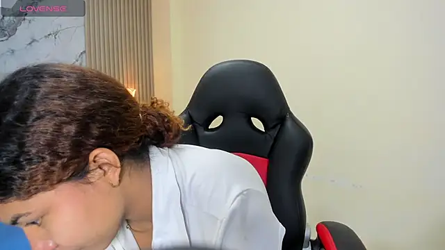 MELINAMARTINS online show from January 13, 8:36 pm