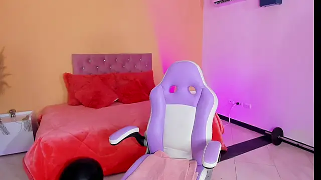 Snapshot of cristal_crossfitx chatting on November 8, 10:26 am cristal crossfitx online show from November 8, 10:26 am