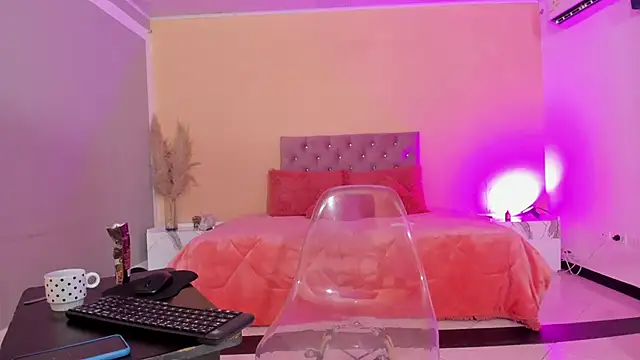 Snapshot of cristal_crossfitx chatting on November 26, 10:16 am cristal crossfitx online show from November 26, 10:16 am