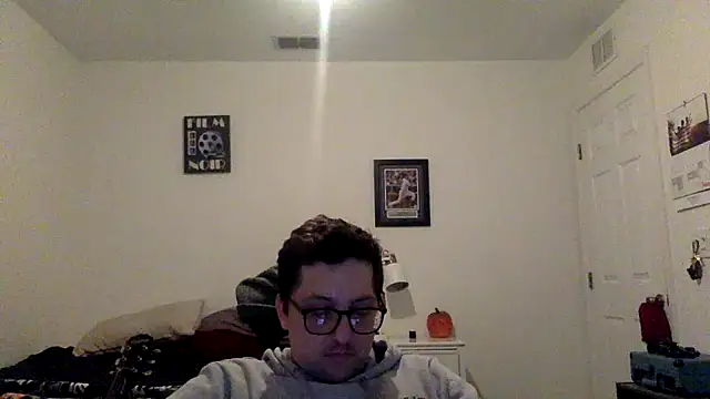 Snapshot of Milflover96 chatting on February 16, 5:48 am Milflover96 online show from February 16, 5:48 am