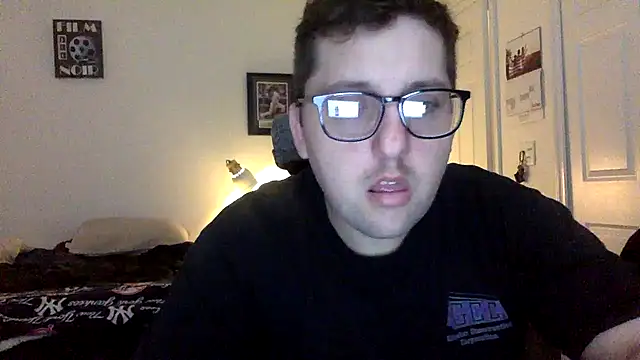 Snapshot of Milflover96 chatting on February 19, 9:36 pm Milflover96 online show from February 19, 9:36 pm