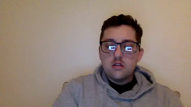 Snapshot of Milflover96 chatting on February 20, 12:41 am Milflover96 online show from February 20, 12:41 am