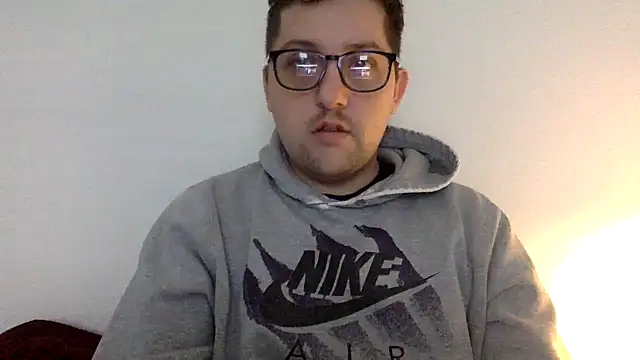 Snapshot of Milflover96 chatting on February 20, 10:15 pm Milflover96 online show from February 20, 10:15 pm