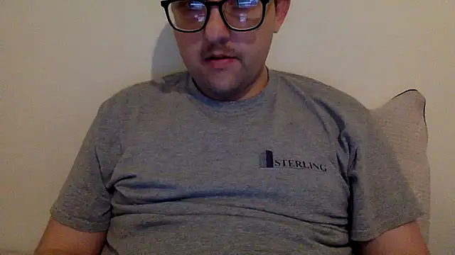 Snapshot of Milflover96 chatting on February 24, 2:40 am Milflover96 online show from February 24, 2:40 am