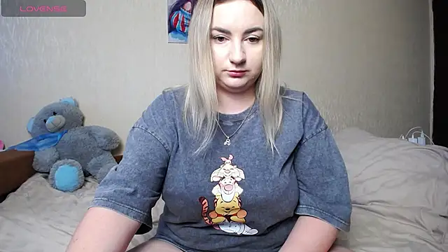 YourSwetiwGirl online show from May 26, 9:27 am