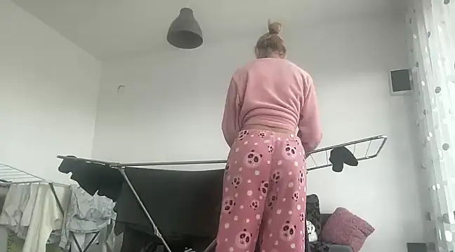 Snapshot of sarrah_rossy chatting on February 12, 1:37 pm sarrah rossy online show from February 12, 1:37 pm