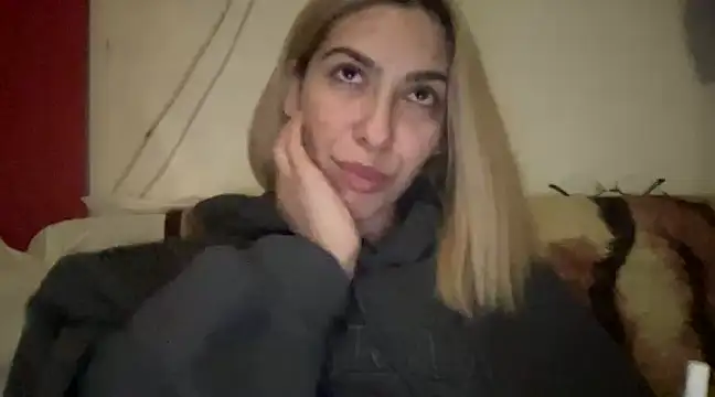Snapshot of sarrah_rossy chatting on February 19, 11:04 pm sarrah rossy online show from February 19, 11:04 pm