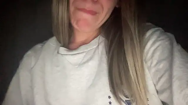 Snapshot of sarrah_rossy chatting on September 16, 8:32 pm sarrah rossy online show from September 16, 8:32 pm