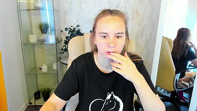 Lika 0ne online show from October 11, 11:53 am