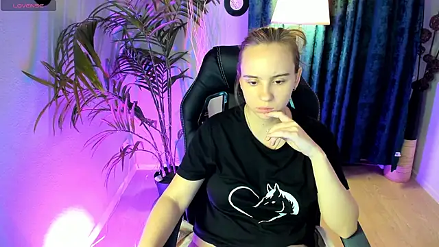 Lika 0ne online show from October 17, 9:56 am