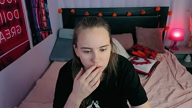 Snapshot of Lika_0ne chatting on November 14, 12:04 pm Lika 0ne online show from November 14, 12:04 pm