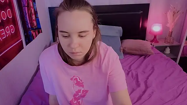 Snapshot of Lika_0ne chatting on December 17, 12:11 pm Lika 0ne online show from December 17, 12:11 pm