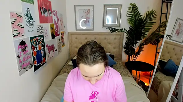 Snapshot of Lika_0ne chatting on February 4, 12:11 pm Lika 0ne online show from February 4, 12:11 pm