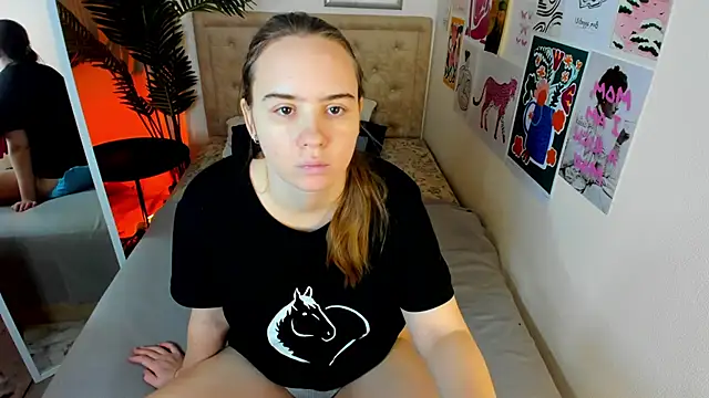 Snapshot of Lika_0ne chatting on February 7, 12:42 pm Lika 0ne online show from February 7, 12:42 pm