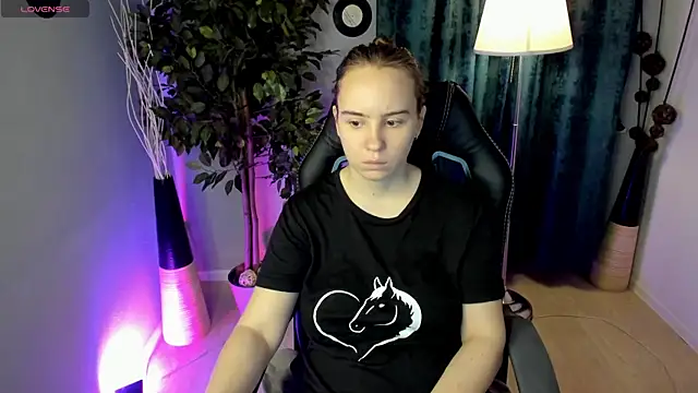 Snapshot of Lika_0ne chatting on February 14, 12:13 pm Lika 0ne online show from February 14, 12:13 pm