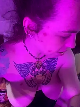 Snapshot of favoritestepsis chatting on October 6, 8:50 pm favoritestepsis online show from October 6, 8:50 pm