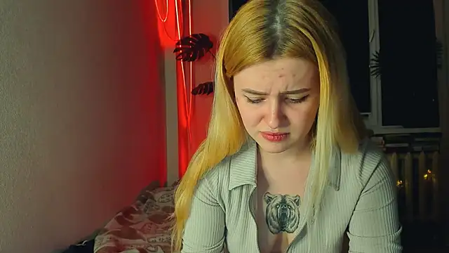 Alexa Pirs online show from March 8, 8:03 pm