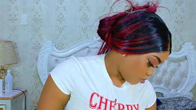 TianahGlow online show from October 29, 9:05 pm