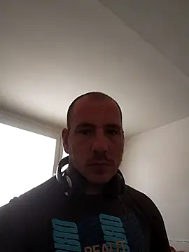 Snapshot of jarous32- chatting on February 14, 1:40 pm jarous32- online show from February 14, 1:40 pm