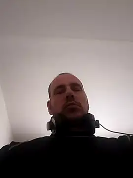 Snapshot of jarous32- chatting on February 15, 2:11 pm jarous32- online show from February 15, 2:11 pm