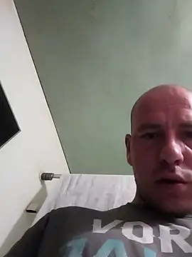 Snapshot of jarous32- chatting on March 21, 4:28 am jarous32- online show from March 21, 4:28 am