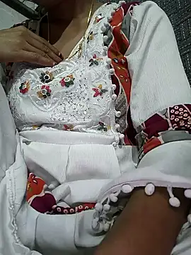 Snapshot of lovely----bhabhi chatting on February 11, 1:32 am lovely----bhabhi online show from February 11, 1:32 am