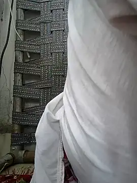 Snapshot of lovely----bhabhi chatting on February 14, 4:31 am lovely----bhabhi online show from February 14, 4:31 am