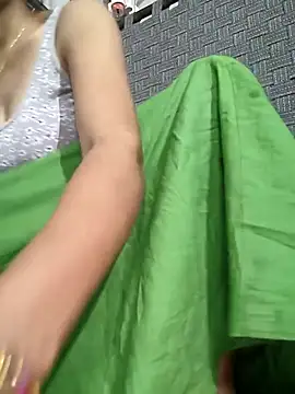 Snapshot of lovely----bhabhi chatting on February 18, 1:01 am lovely----bhabhi online show from February 18, 1:01 am
