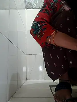 Snapshot of lovely----bhabhi chatting on February 26, 12:20 am lovely----bhabhi online show from February 26, 12:20 am