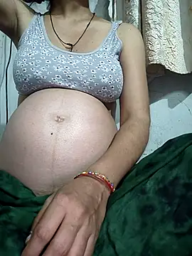 Snapshot of lovely----bhabhi chatting on March 14, 11:21 pm lovely----bhabhi online show from March 14, 11:21 pm