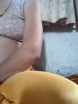 Snapshot of lovely----bhabhi chatting on March 16, 4:51 am lovely----bhabhi online show from March 16, 4:51 am