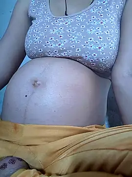 Snapshot of lovely----bhabhi chatting on March 16, 7:01 am lovely----bhabhi online show from March 16, 7:01 am