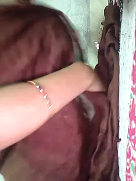 Snapshot of lovely----bhabhi chatting on April 1, 6:27 pm lovely----bhabhi online show from April 1, 6:27 pm